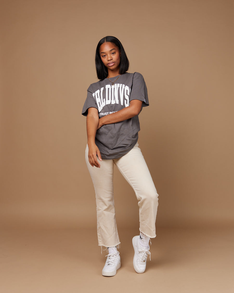 “Big Arch” Tee (Charcoal/Puff White)